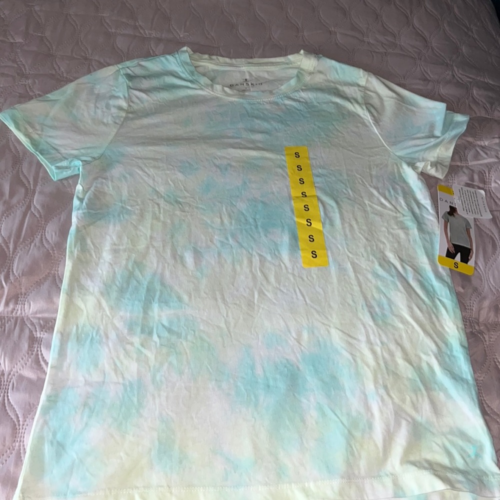 NEW Danskin short sleeve shirt